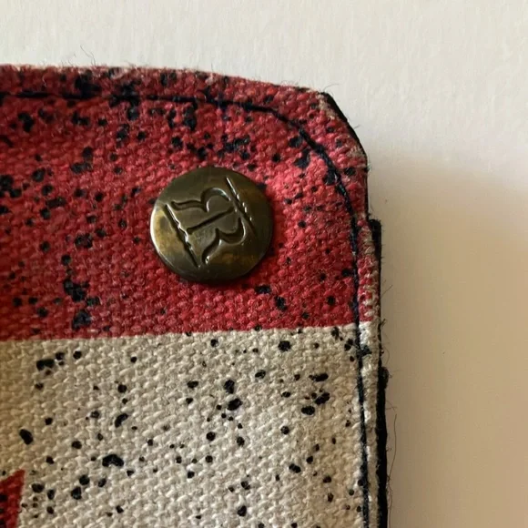 Robin Ruth Canada Wallet - Picture 9 of 9